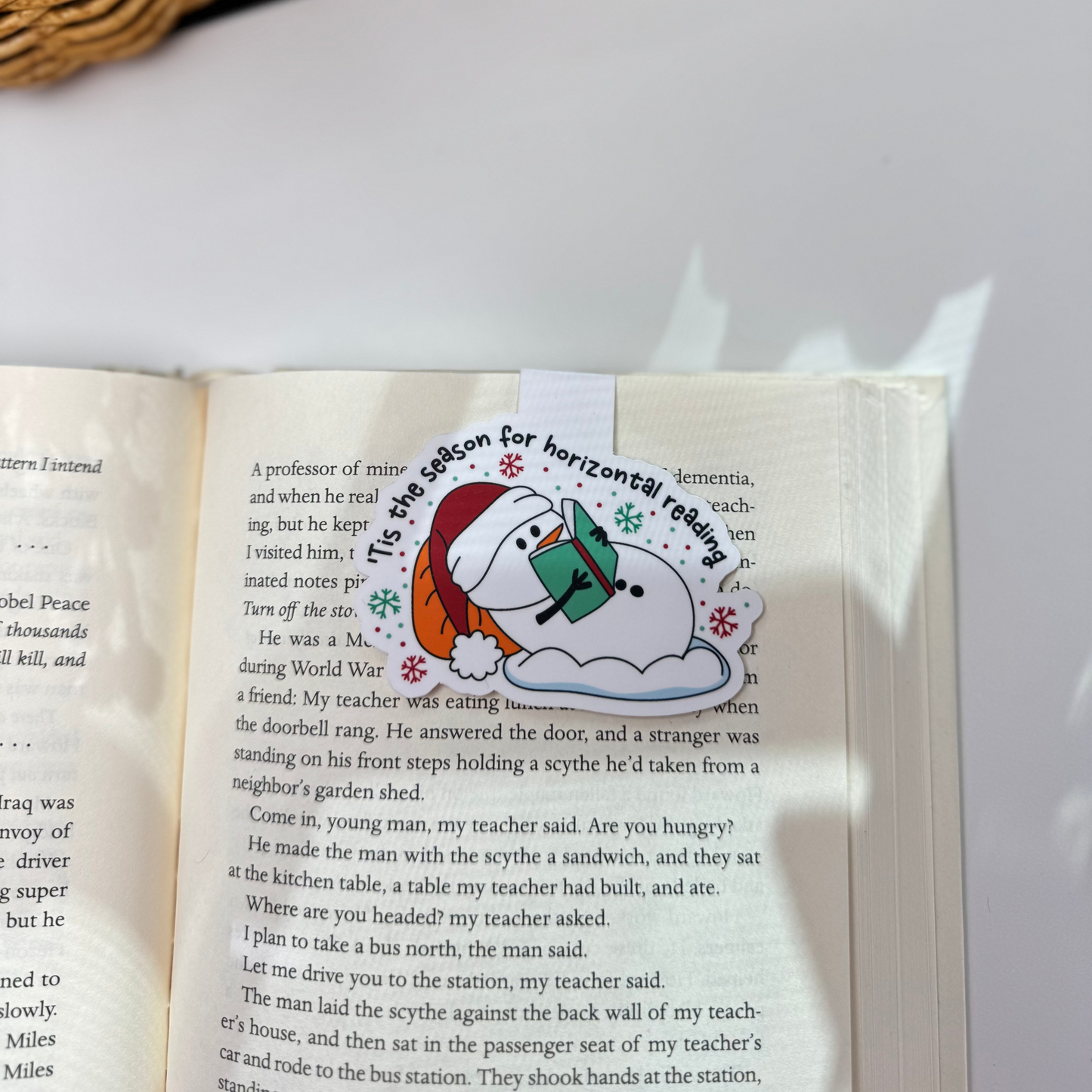 ’Tis the Season for Horizontal Reading