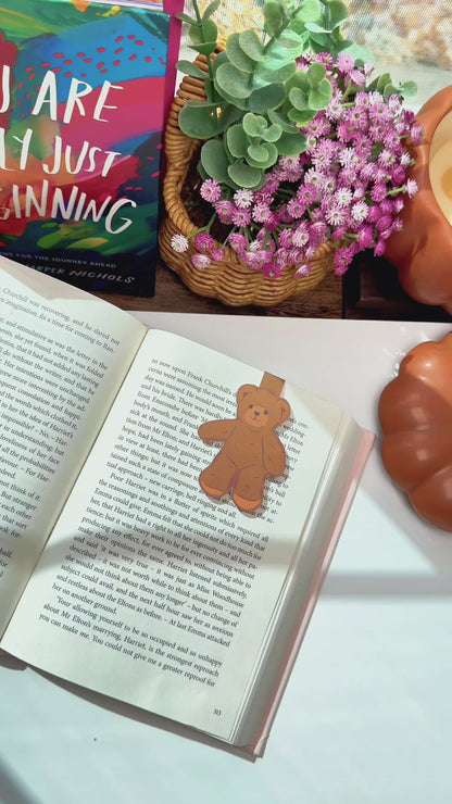 🧸 Teddy Bear Magnetic Bookmark – Cozy Reading Buddy