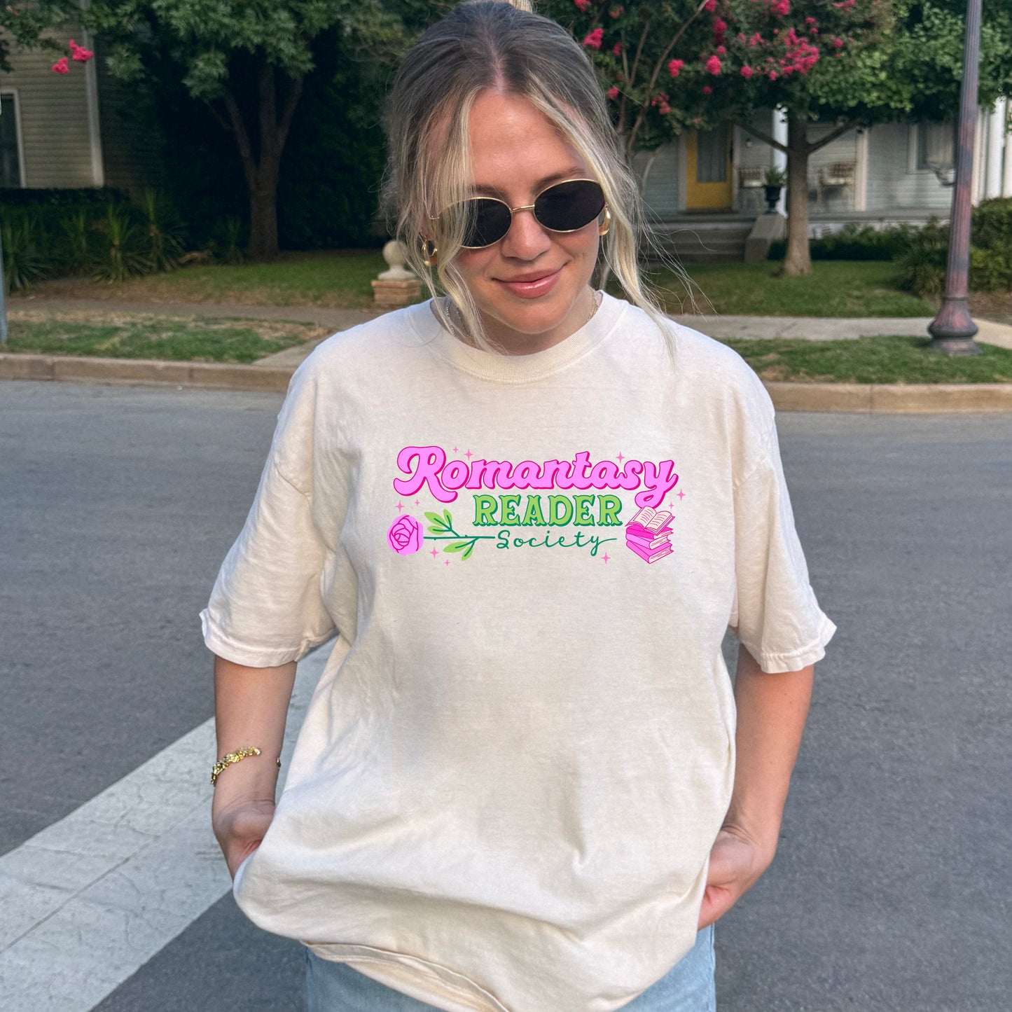 Romantasy Reader Society Tee
